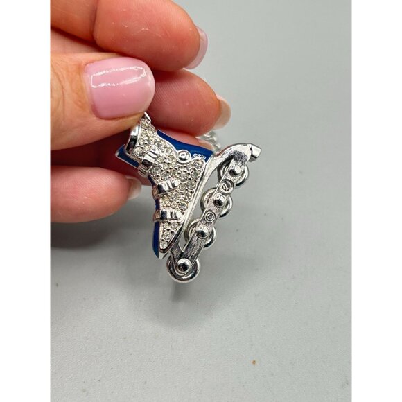 Vintage Swarovski Swan Rollerblade Skate Pendant Necklace Spinning Wheels - Picture 4 of 11